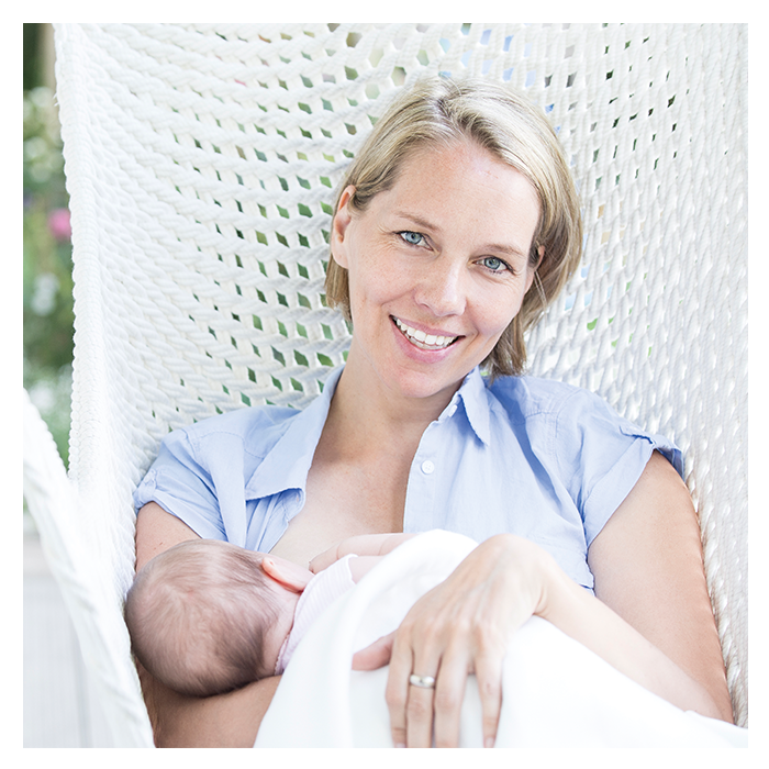 Baby_breastfeeding_700x700.png